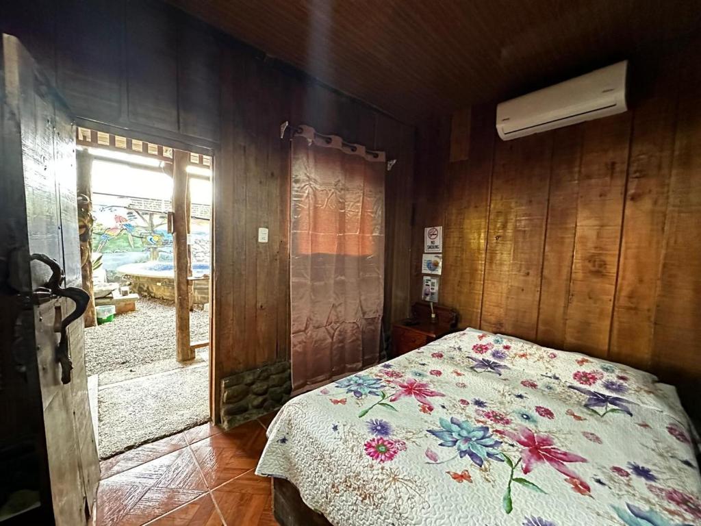 Postel nebo postele na pokoji v ubytování Hostel Rústico MarAbi