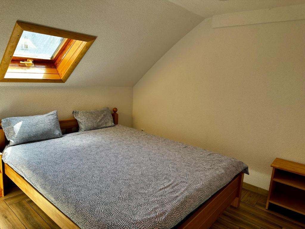 Postel nebo postele na pokoji v ubytování Vlasic Odmor - Villa Kraljica