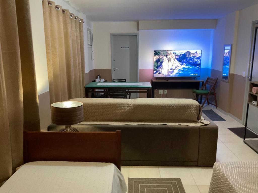 TV a/nebo společenská místnost v ubytování Loft no Recreio