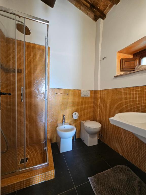 A bathroom at Villa delle lucciole