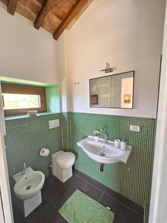 A bathroom at Villa delle lucciole