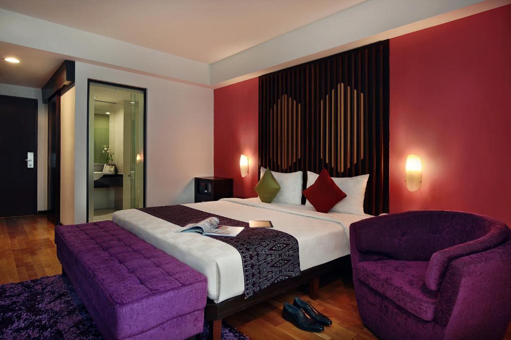Postel nebo postele na pokoji v ubytování Mercure Pontianak City Center