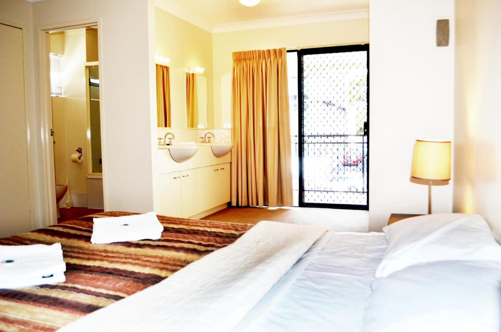 Spring Hill Mews Apartments - 