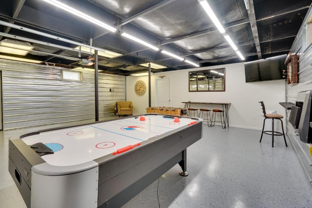 PetFriendly Zanesville Haven with Game Room!, Zanesville (updated