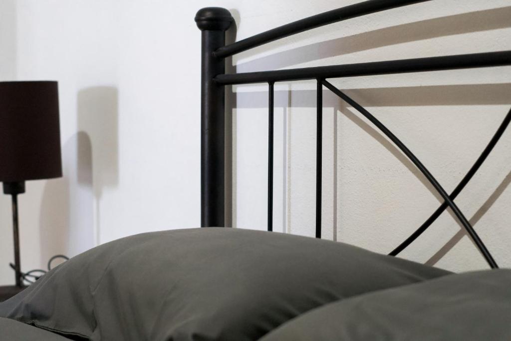 A bed or beds in a room at Pink Sand Sea Apartment