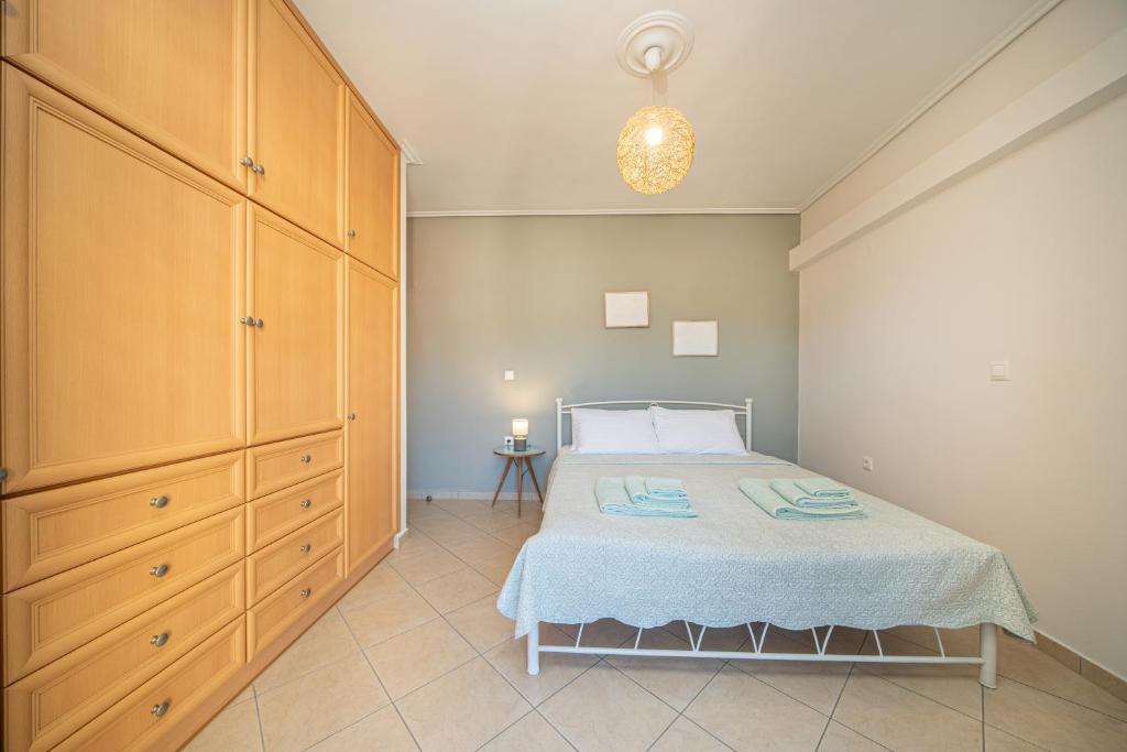 Postel nebo postele na pokoji v ubytování The Square Suites 1st floor apartment