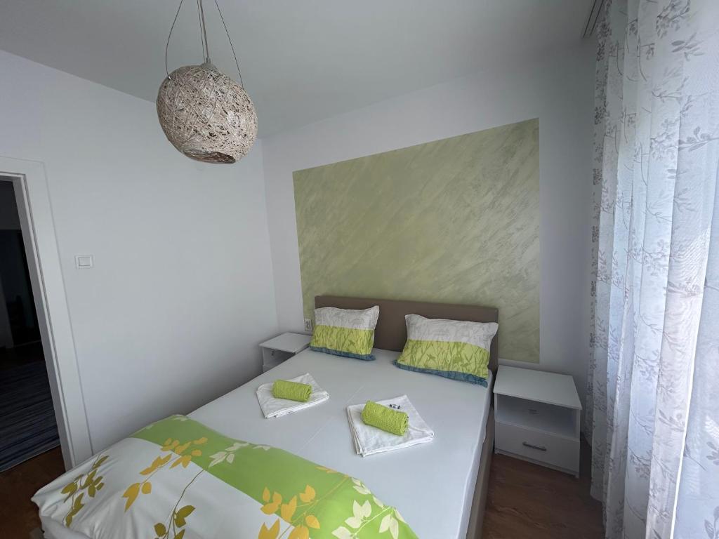 Апартаменти Уют - Classic One-Bedroom Apartment With King Bed