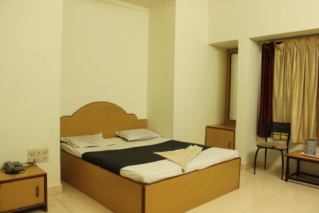 Postel nebo postele na pokoji v ubytování Hotel Laxmi Palace Newly Renovated