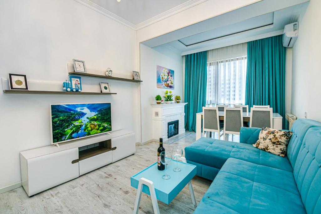 TV a/nebo společenská místnost v ubytování Park azure sweet apartment by Baku Housing