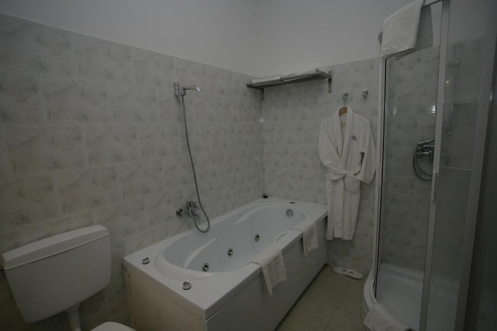 Koupelna v ubytování Giuseppe Hotel
