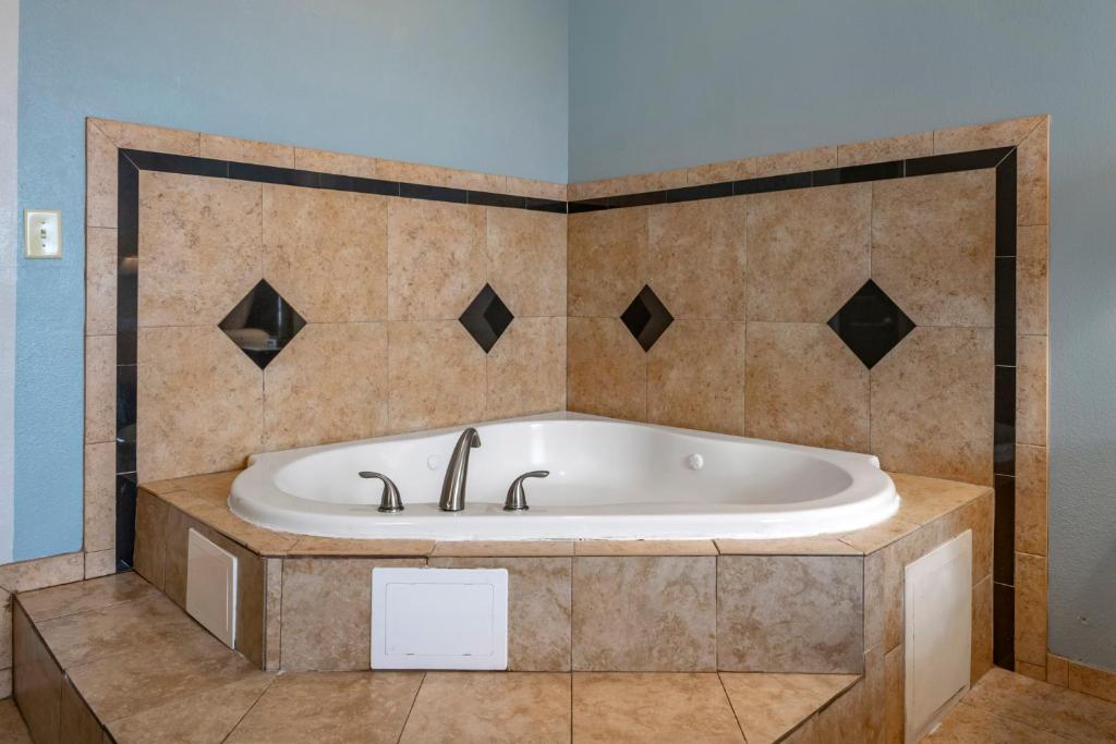 Best Western Plus Bradenton Gateway Hotel photo
