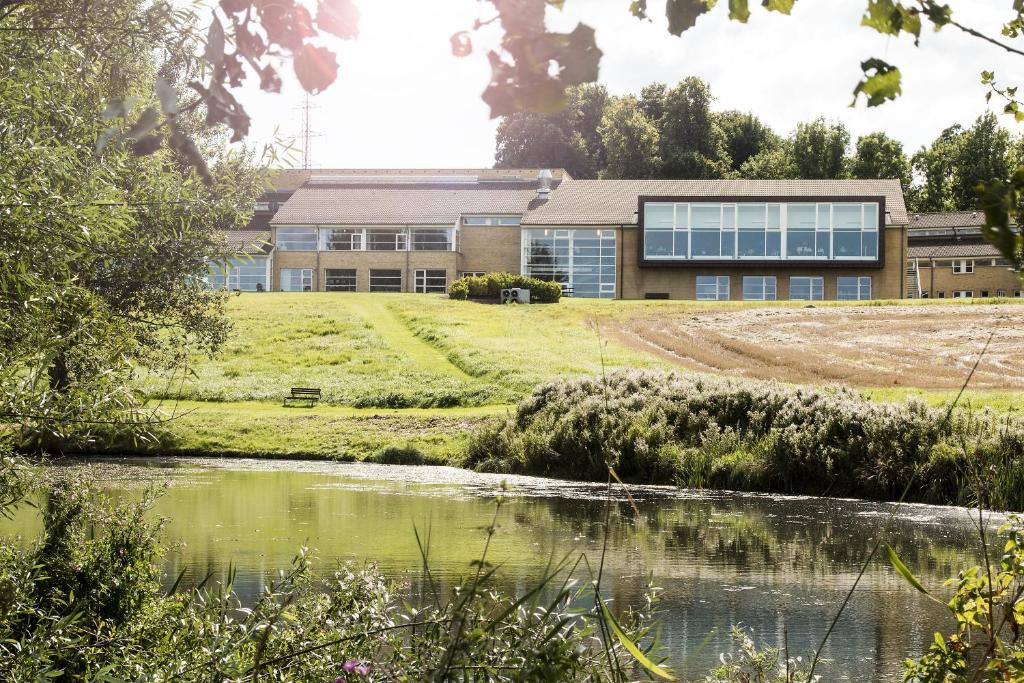 a house with a pond in front of it at HORISONT Hotel & Konference in Aarhus