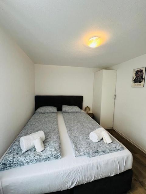 Ein Bett oder Betten in einem Zimmer der Unterkunft Au Bord Du Lac