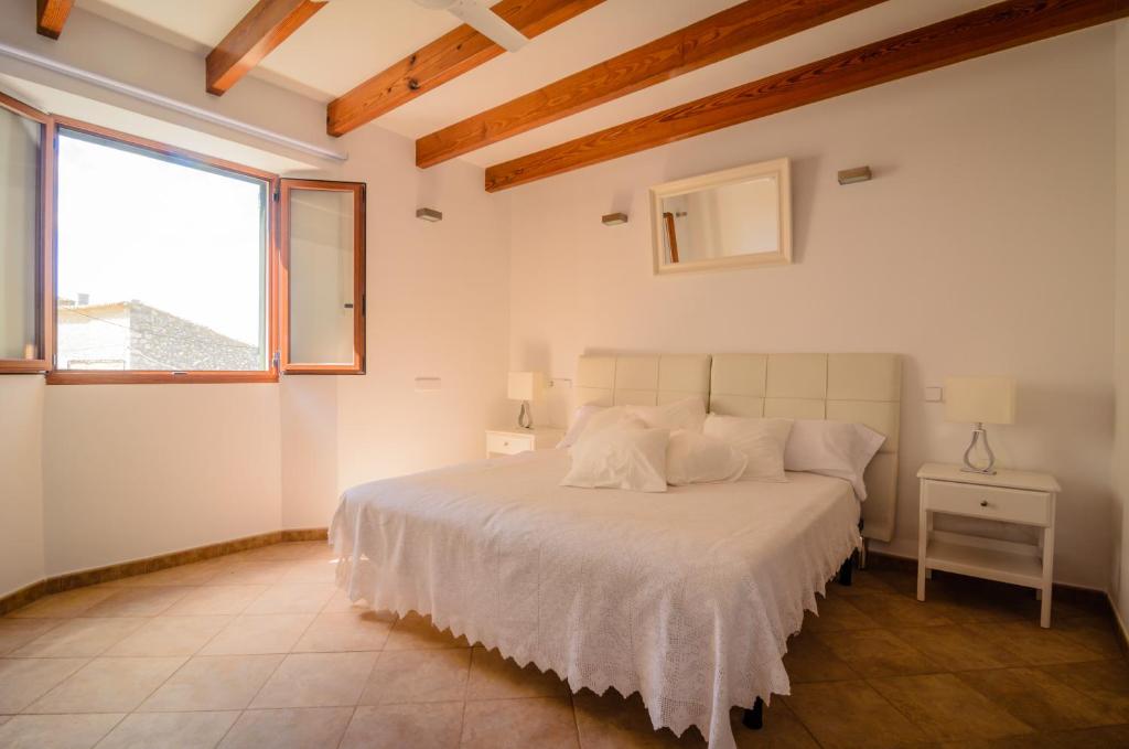A bed or beds in a room at Embat - Hostel