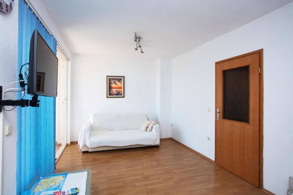 Apartments by the sea Rogoznica - 17129 - Appartamento Con Una Camera Da Letto Con Terrazza