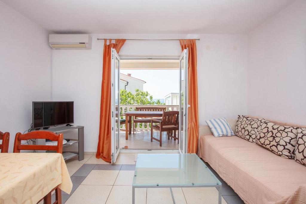 Apartments by the sea Rogoznica - 17129 - 两居室公寓，带露台和海景