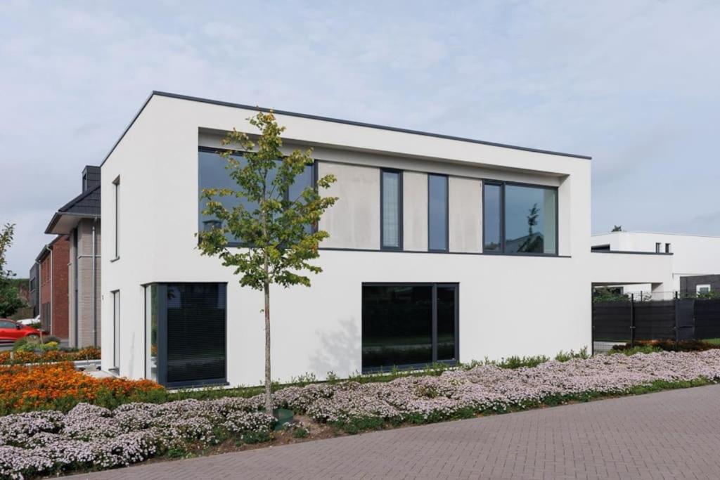 moderne-ruime-luxe-villa-in-uden-nederland-uden-prezzi-aggiornati