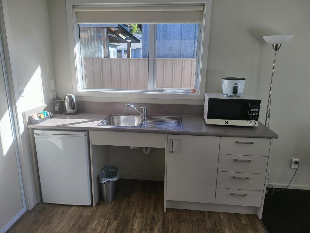 Kuchyň nebo kuchyňský kout v ubytování Ferrylink Motel