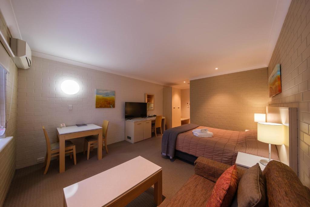 TV a/nebo společenská místnost v ubytování Imperial Motel