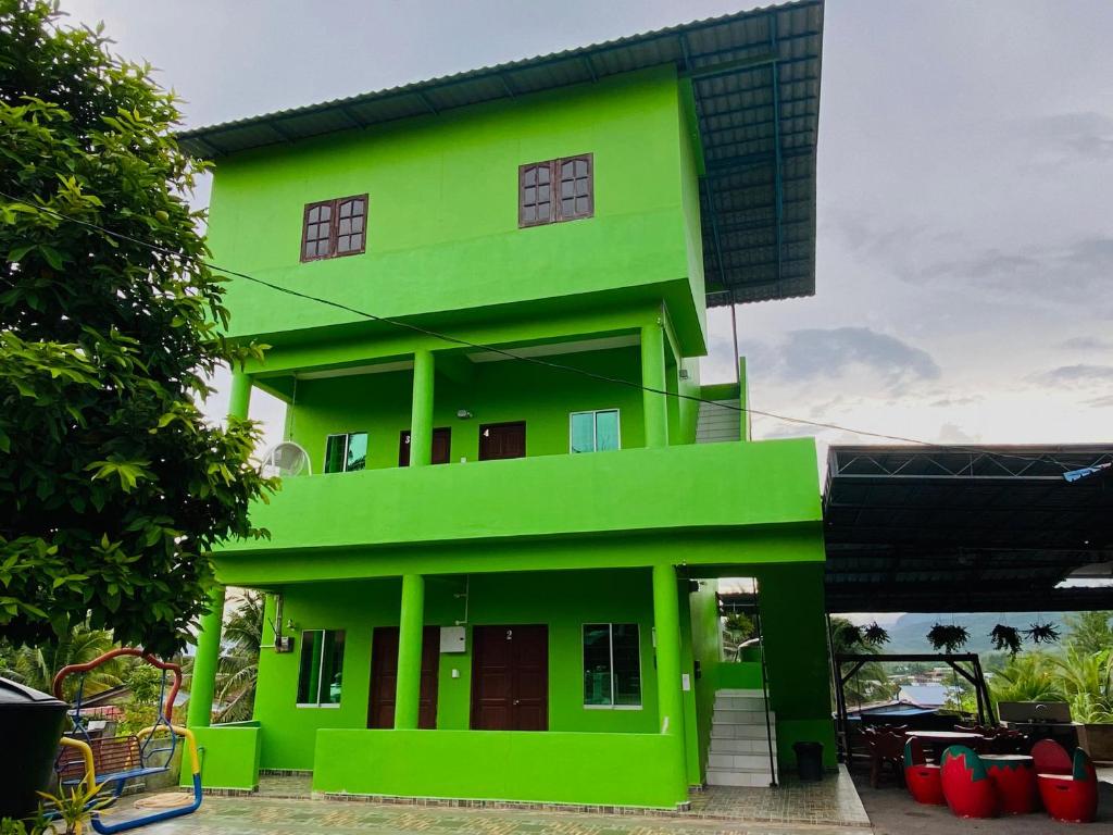 a green house with a black roof at Padang Besar Green Inn in Padang Besar