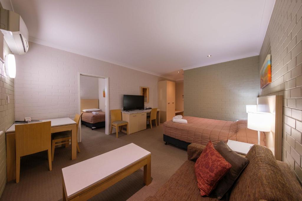 TV a/nebo společenská místnost v ubytování Imperial Motel