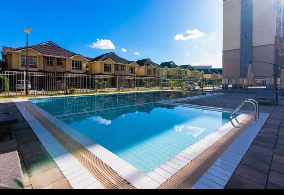 สระว่ายน้ำที่อยู่ใกล้ ๆ หรือใน Luxury Homes in Nairobi