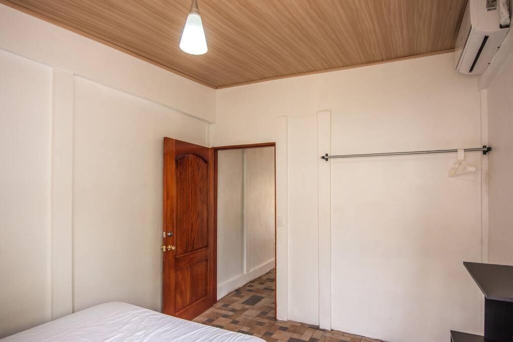 Postel nebo postele na pokoji v ubytování Full house with 2 bedrooms and private pool, 5 guest