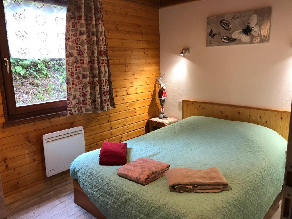 Postel nebo postele na pokoji v ubytování Chalet LE TREMPLIN - wifi, BBQ, parking