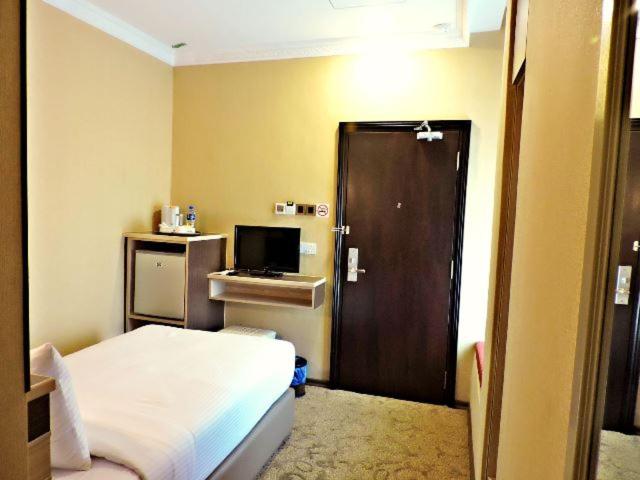 Postel nebo postele na pokoji v ubytování The Ardens Hotel - Nong Chik, Kolam Air, Johor Bahru