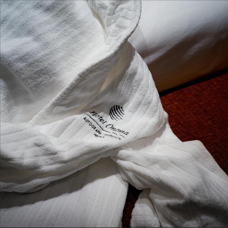 Postel nebo postele na pokoji v ubytování Hotel Onoma Daejeon, Autograph Collection