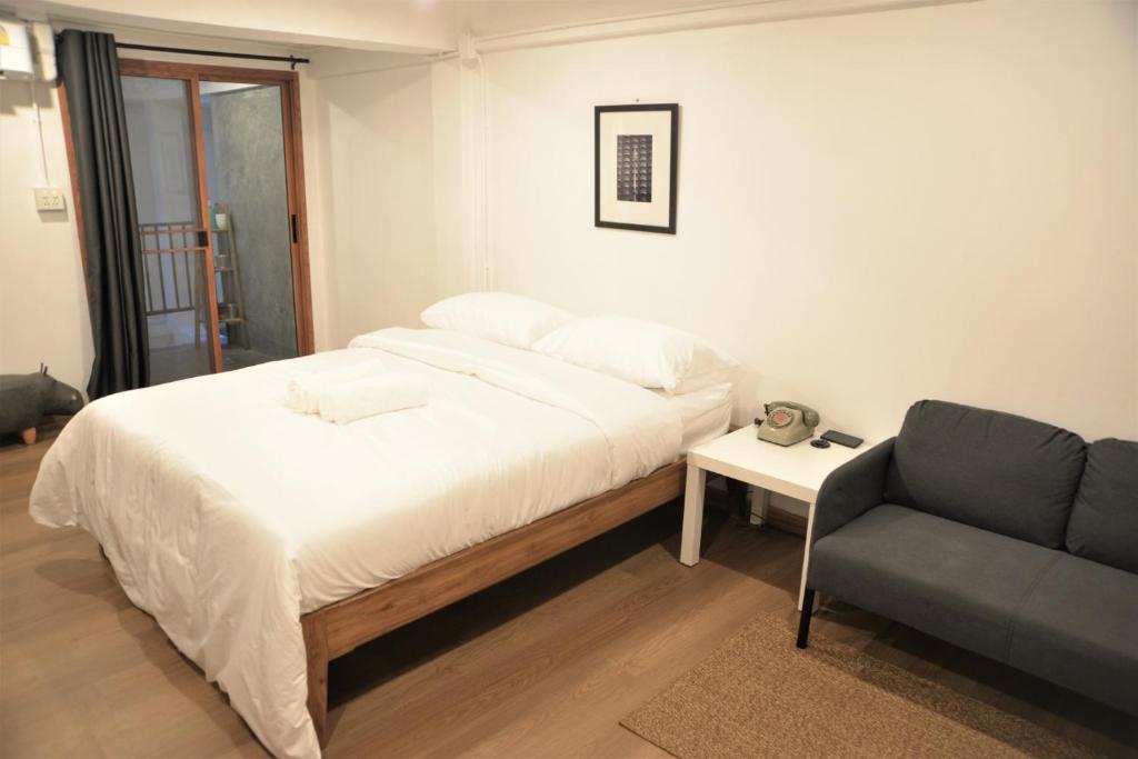 Katil atau katil-katil dalam bilik di BPP Resident near Donmueang Airport