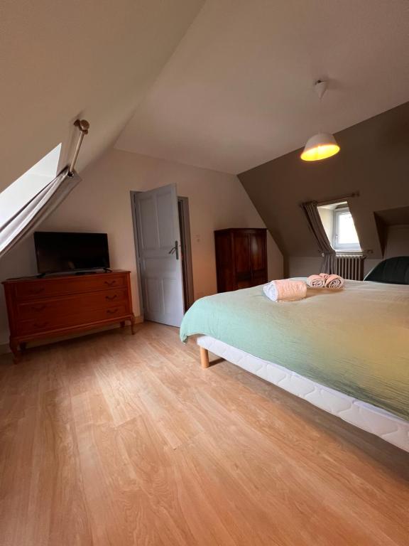 Posteľ alebo postele v izbe v ubytovaní Maison d'hôtes de la prison en toutes libertés