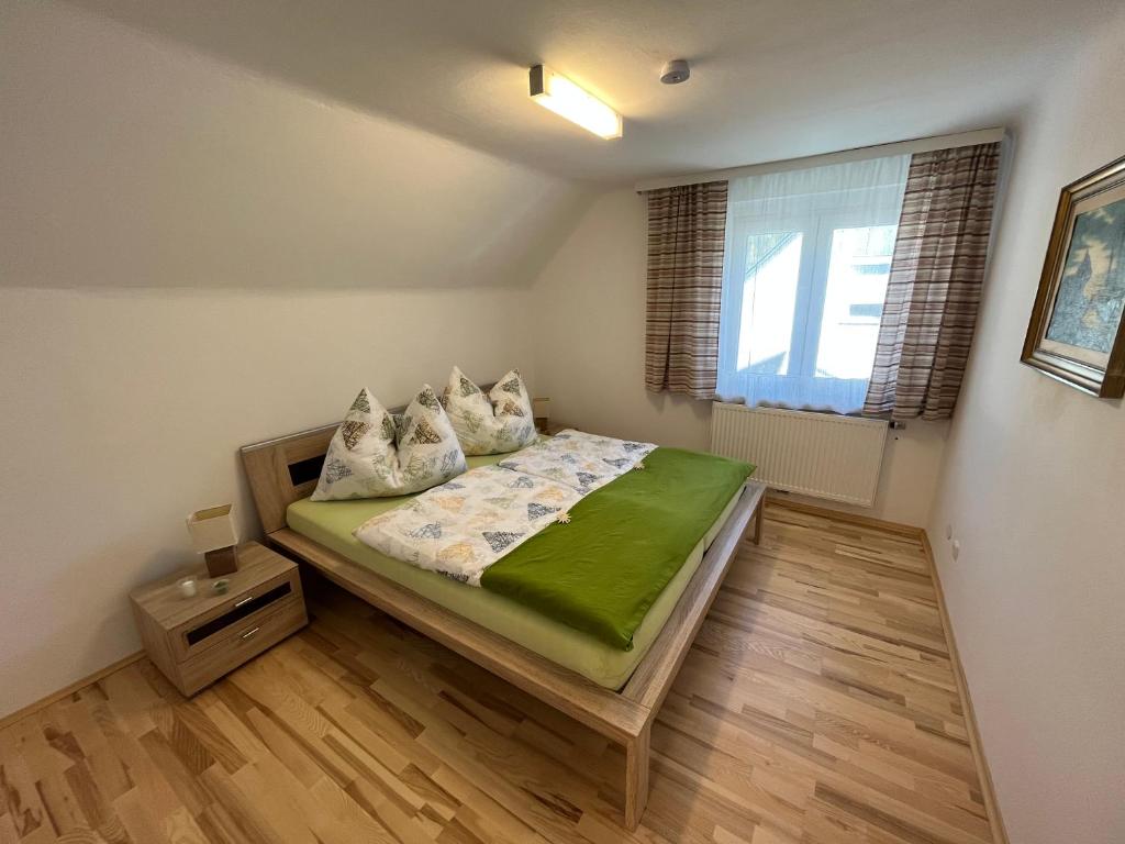 Postel nebo postele na pokoji v ubytování Haus Erzbergblick
