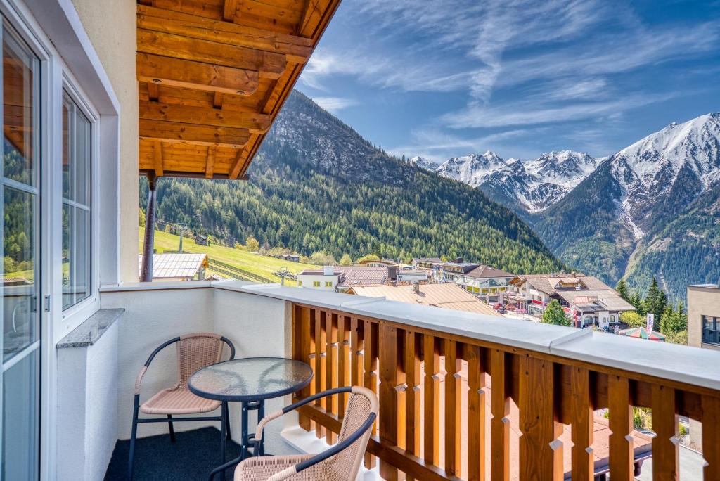 Nespecifikovaný výhled na hory nebo výhled na hory při pohledu z hotelu