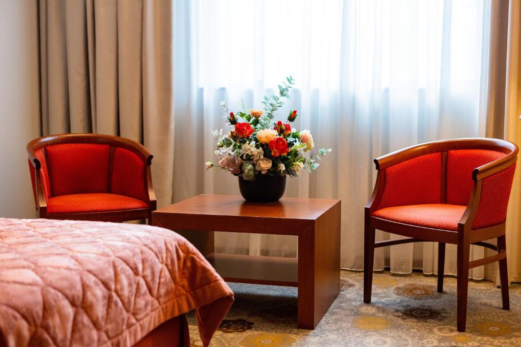 Postel nebo postele na pokoji v ubytování Kings Park Hotel