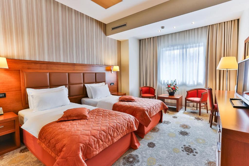 Postel nebo postele na pokoji v ubytování Kings Park Hotel