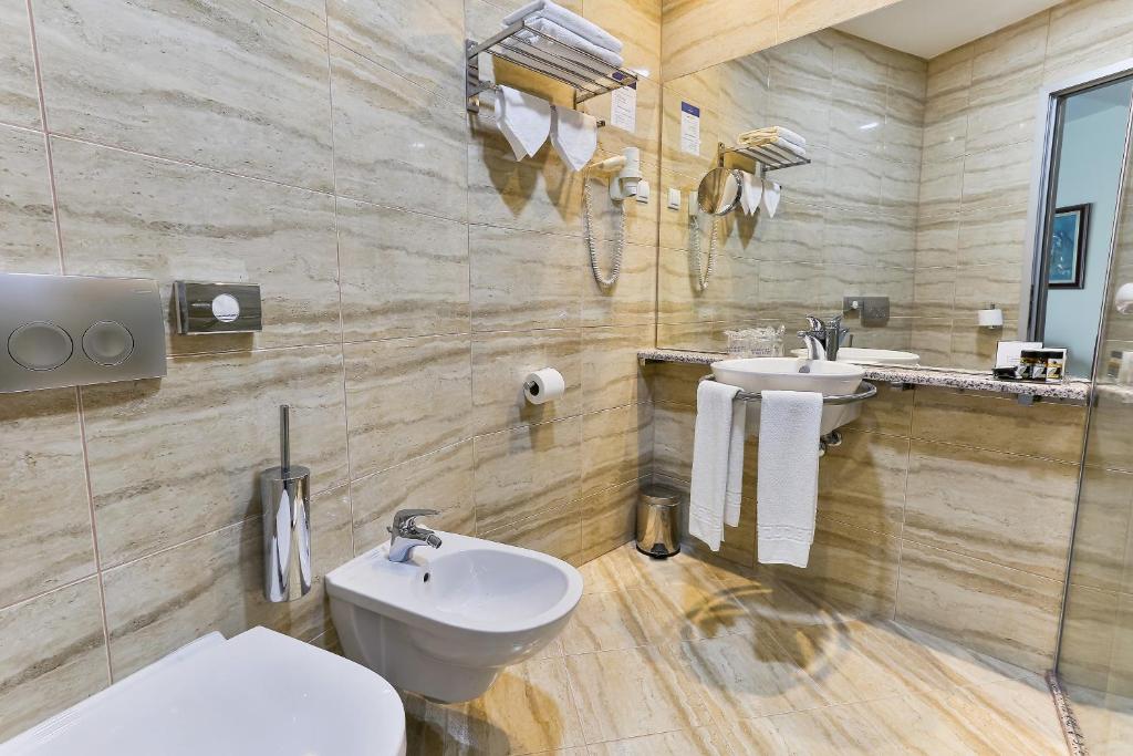 Koupelna v ubytování Kings Park Hotel