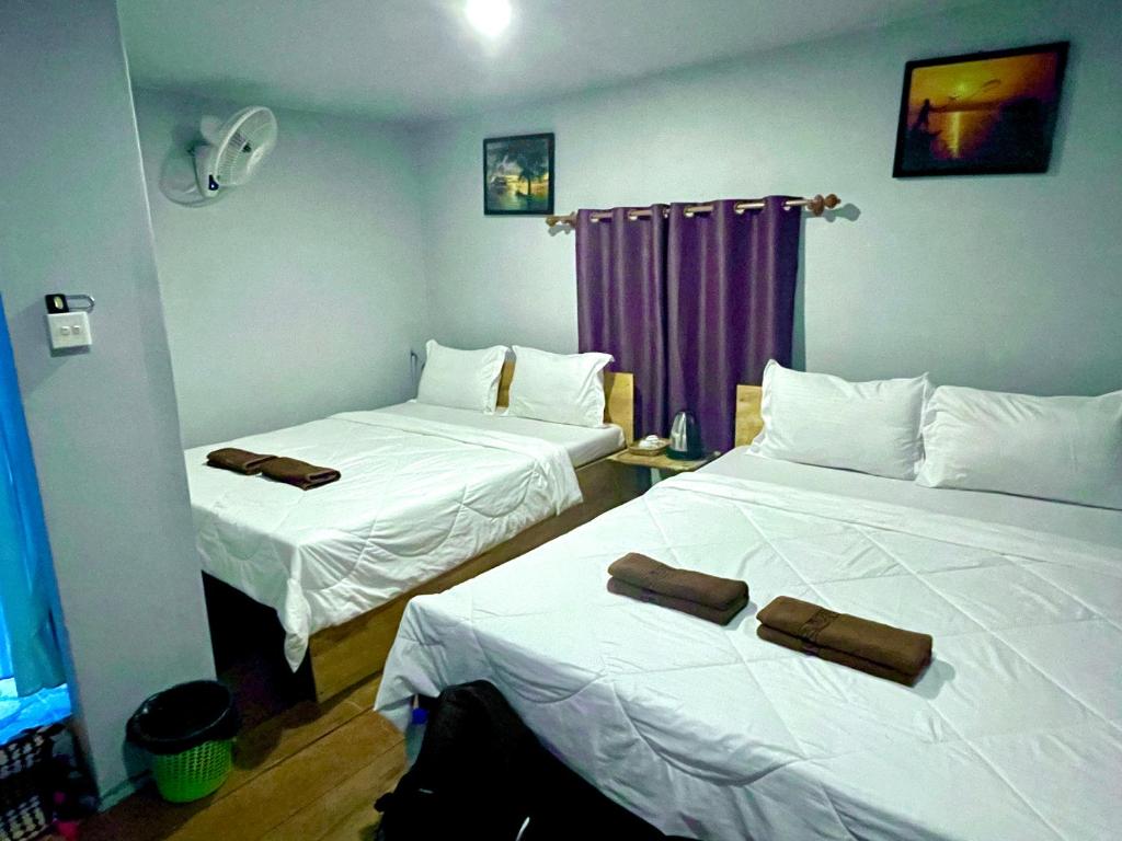 Postel nebo postele na pokoji v ubytování The Cliff Hostel, M'Pay Bay