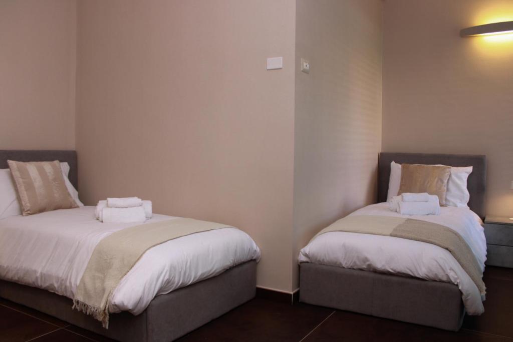 Postel nebo postele na pokoji v ubytování JOHN'S ROOMS