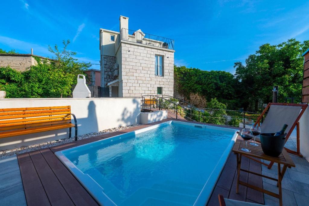 a swimming pool on the roof of a house at Villa Didovina mit Pool und Meerblick in Tučepi
