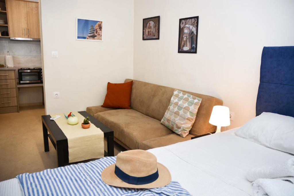 Кровать или кровати в номере Thea Apartments