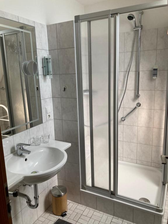 Koupelna v ubytování Gasthof Walhalja