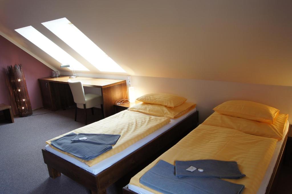 Łóżko lub łóżka w pokoju w obiekcie Pension Inspirace a Wellness self check-in