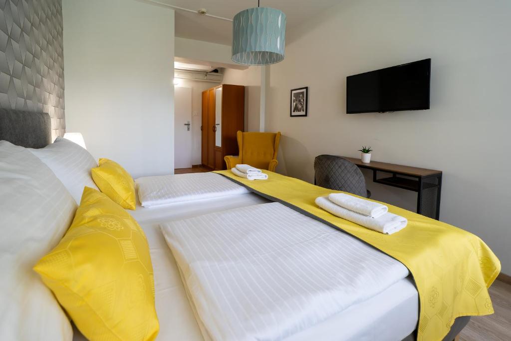 Postel nebo postele na pokoji v ubytování Hotel Forrás Zalakaros
