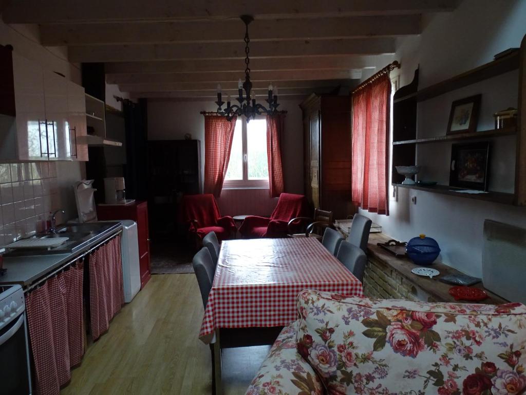 Photo de la galerie de l'établissement chez madame cigogne, à Douzy