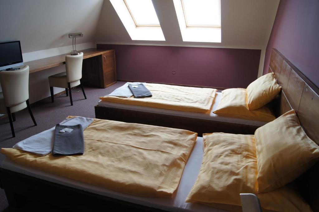 Łóżko lub łóżka w pokoju w obiekcie Pension Inspirace a Wellness self check-in