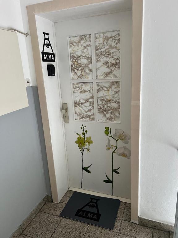 a room with a door with a plant sticker on it at Alma in Gelsenkirchen
