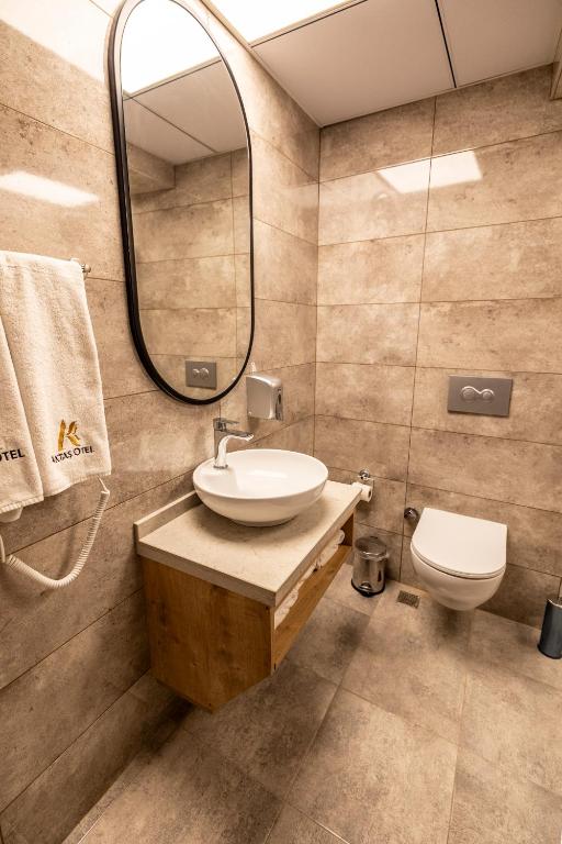Koupelna v ubytování Aktas Hotel
