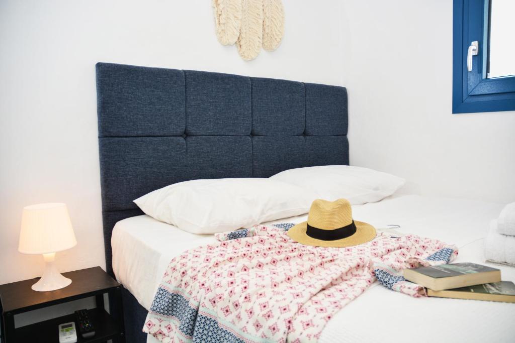 Кровать или кровати в номере Thea Apartments