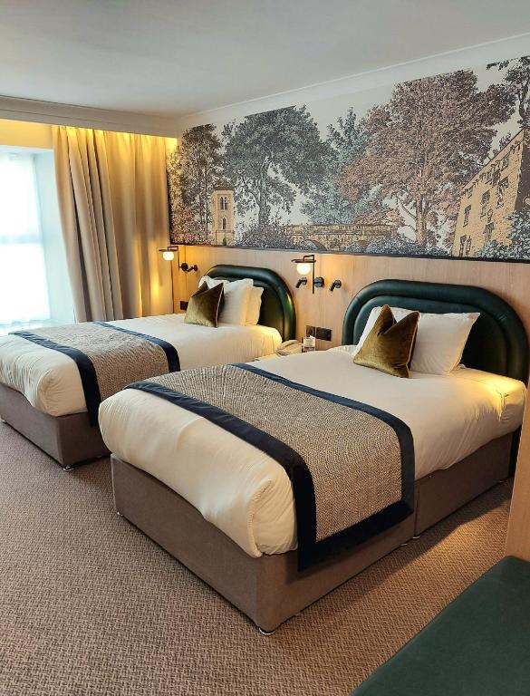 Postel nebo postele na pokoji v ubytování Menlo Park Hotel